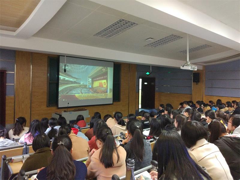 地理科学与旅游学院师生集体收看全国人大开幕盛况.jpg
