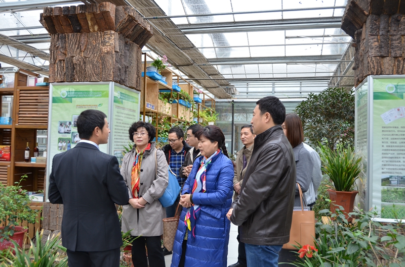 在药用植物资源与天然药物化学教育部重点实验室调研.JPG
