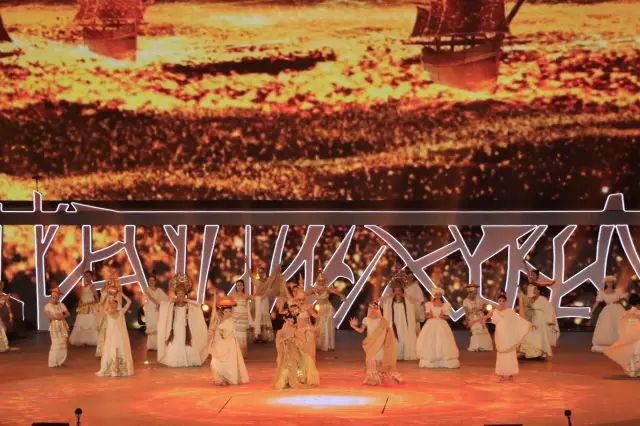 十三朝歌曲 CF72DAD0E164D93503E2F9D8C5C_DC1D589F_3B9DD.jpg?e=.jpg