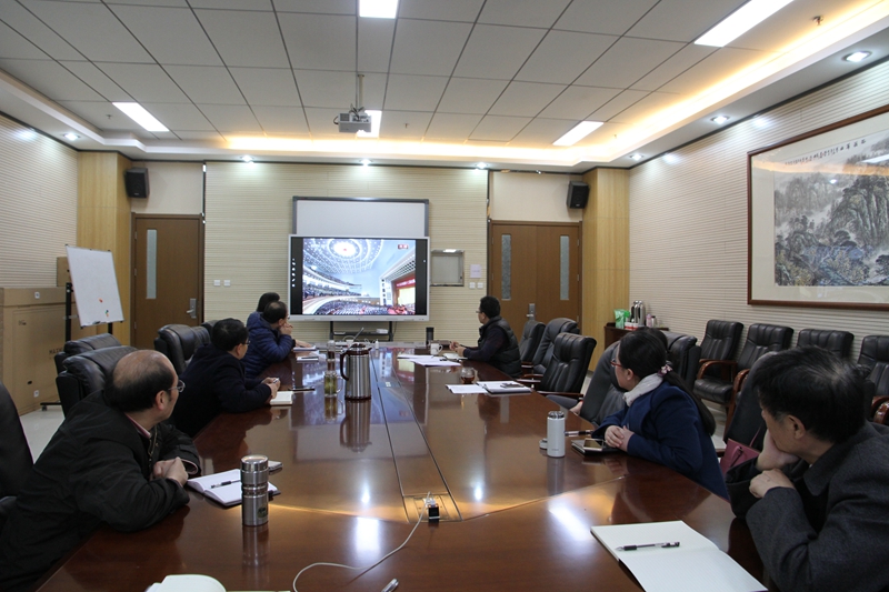 化学化工学院党委中心组在致知楼1362会议室召开学习(扩大)会,集体收看十三届全国人大一次会议开幕会直播。.JPG