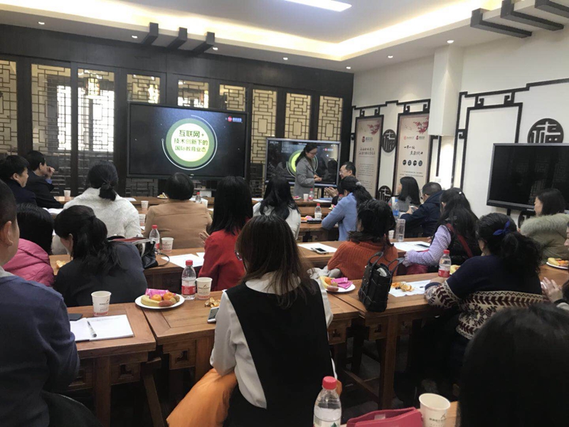 交流合作六:加强与外语教学与研究出版社合作 为学院发展搭建新平台 (2)_副本.jpg