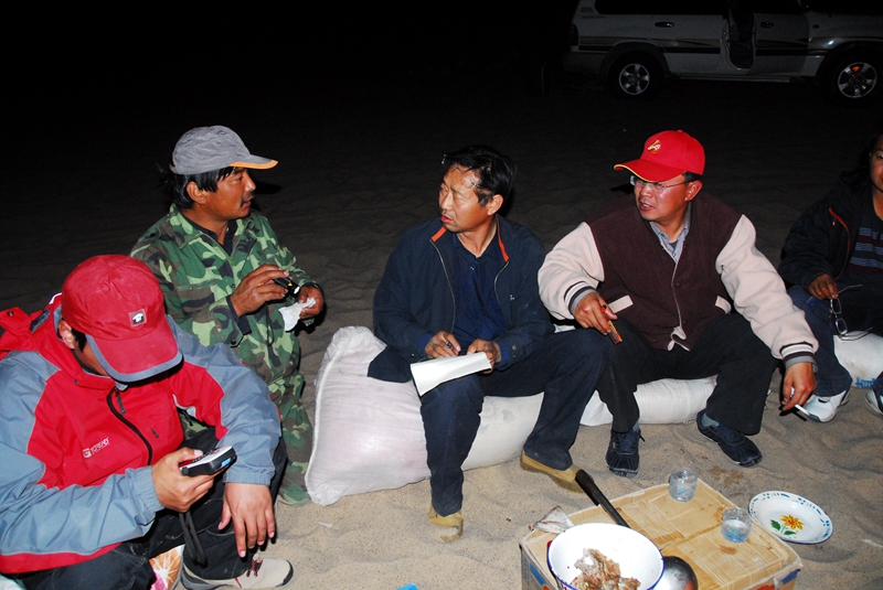 和当地牧民露营访谈.JPG