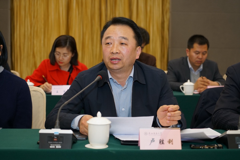 卢胜利书记主持.JPG