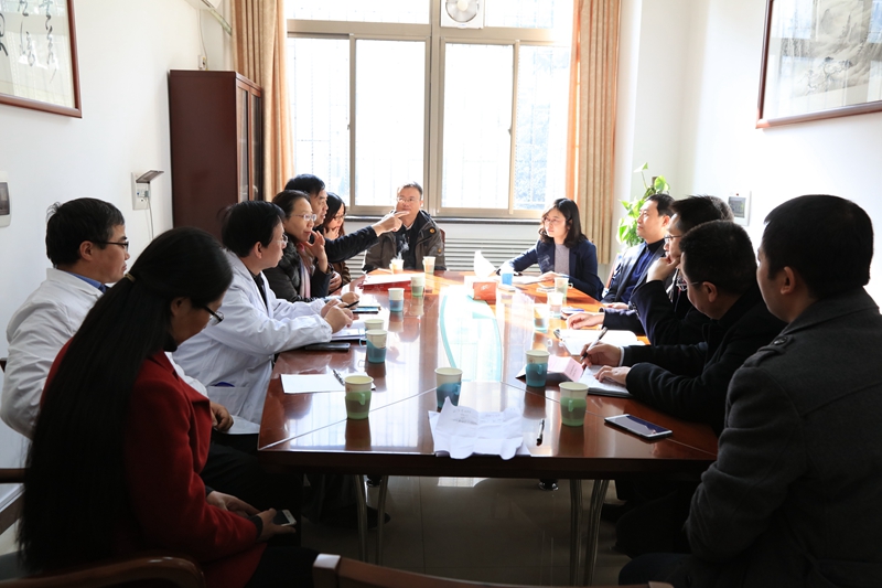 11-杨副校长与相关领导座谈.JPG
