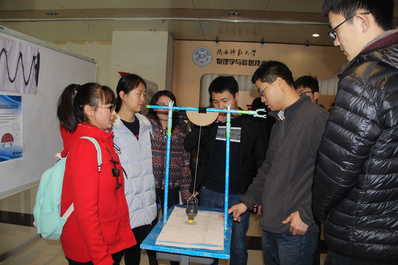 4.专业教师对参赛作品提出改进建议.JPG