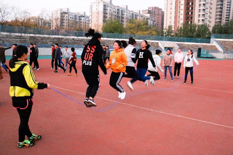 早操-长绳_副本.jpg